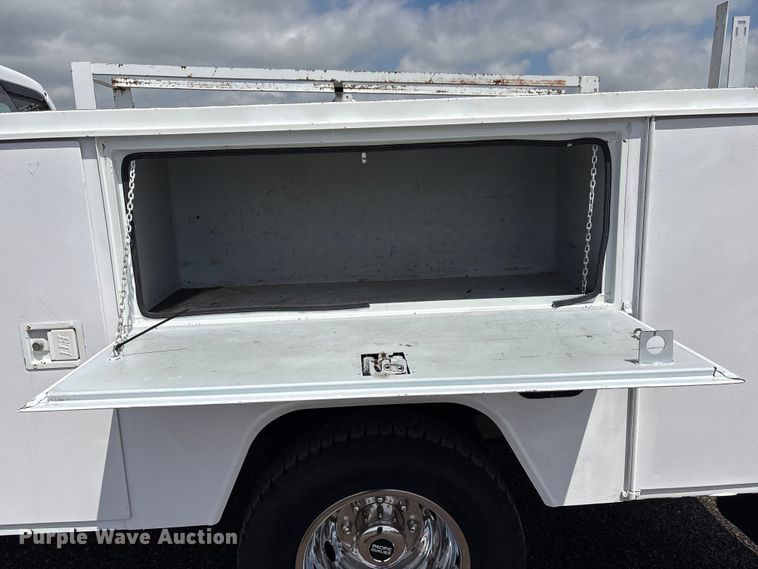 image for item EG8988 2008 Ford F350 Super Duty utility bed pickup truck