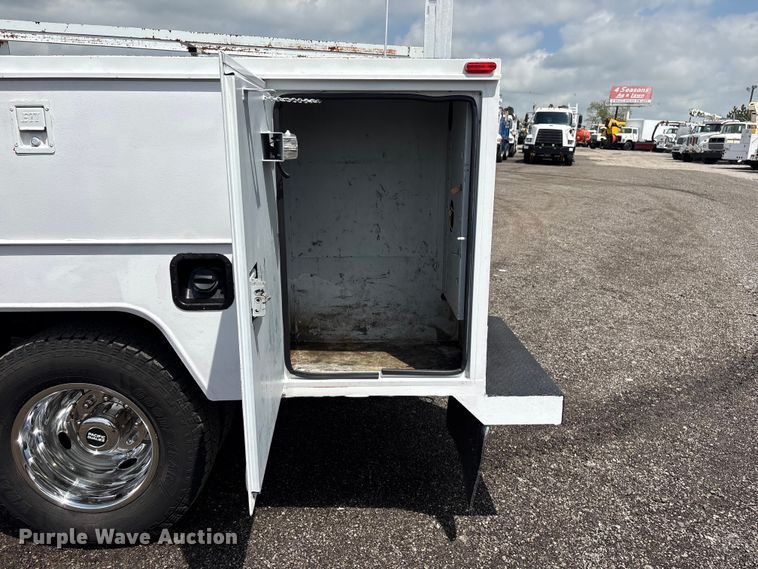 image for item EG8988 2008 Ford F350 Super Duty utility bed pickup truck