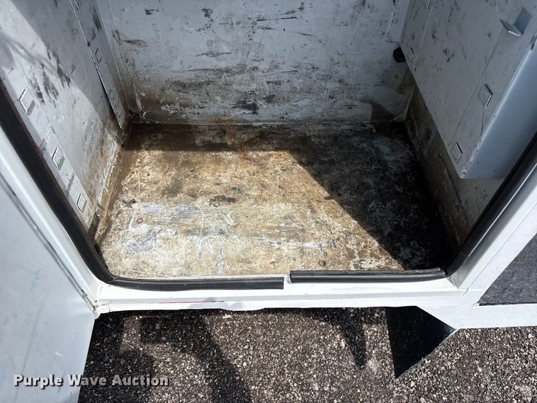 image for item EG8988 2008 Ford F350 Super Duty utility bed pickup truck