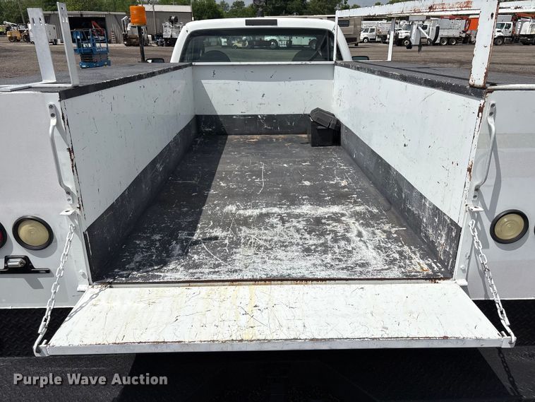 image for item EG8988 2008 Ford F350 Super Duty utility bed pickup truck