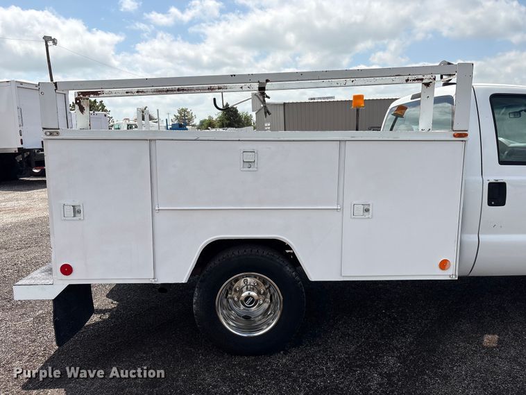 image for item EG8988 2008 Ford F350 Super Duty utility bed pickup truck