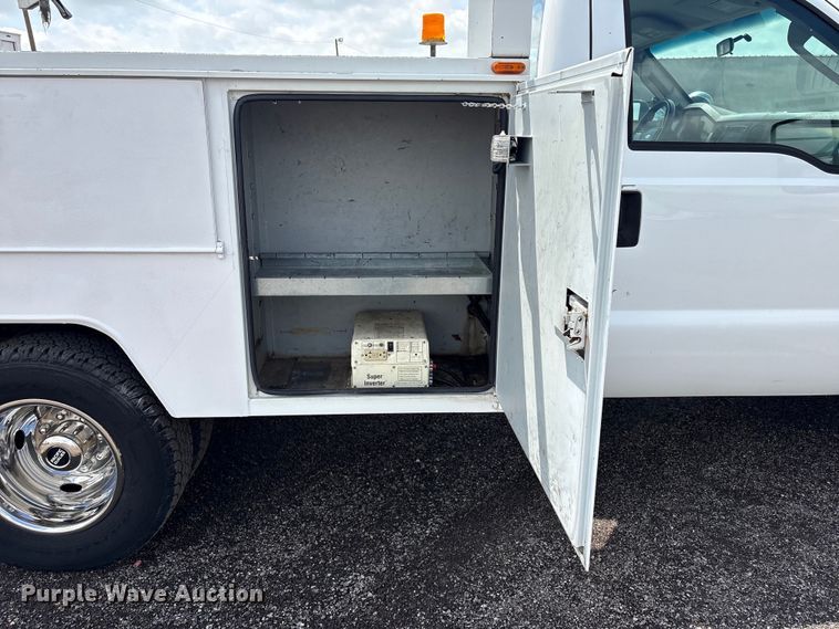 image for item EG8988 2008 Ford F350 Super Duty utility bed pickup truck
