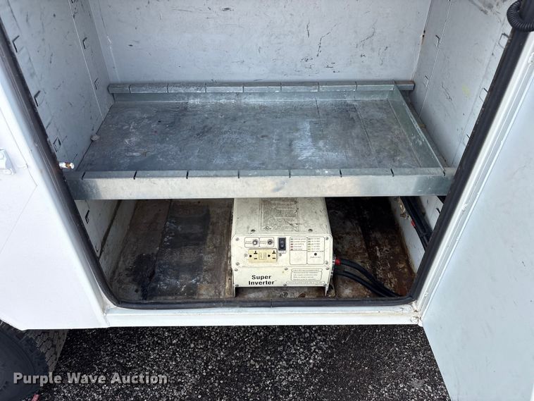 image for item EG8988 2008 Ford F350 Super Duty utility bed pickup truck