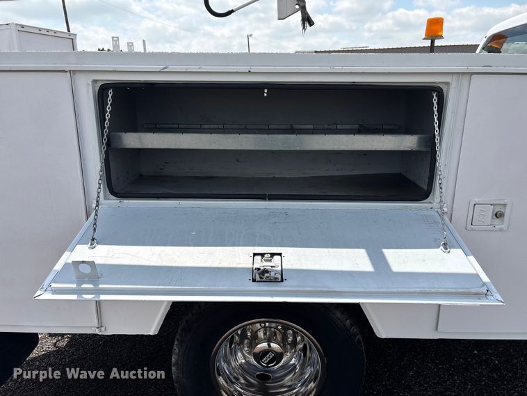 image for item EG8988 2008 Ford F350 Super Duty utility bed pickup truck
