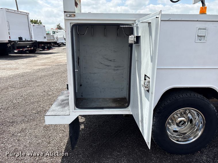 image for item EG8988 2008 Ford F350 Super Duty utility bed pickup truck