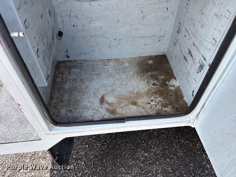 image for item EG8988 2008 Ford F350 Super Duty utility bed pickup truck