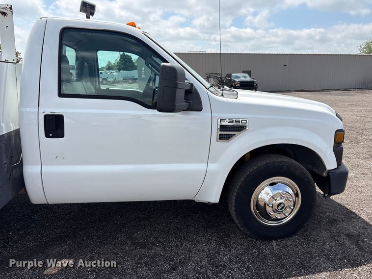 image for item EG8988 2008 Ford F350 Super Duty utility bed pickup truck