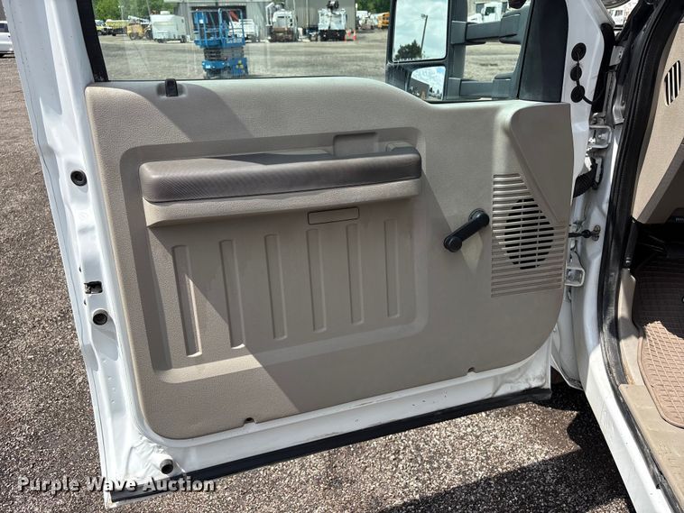 image for item EG8988 2008 Ford F350 Super Duty utility bed pickup truck