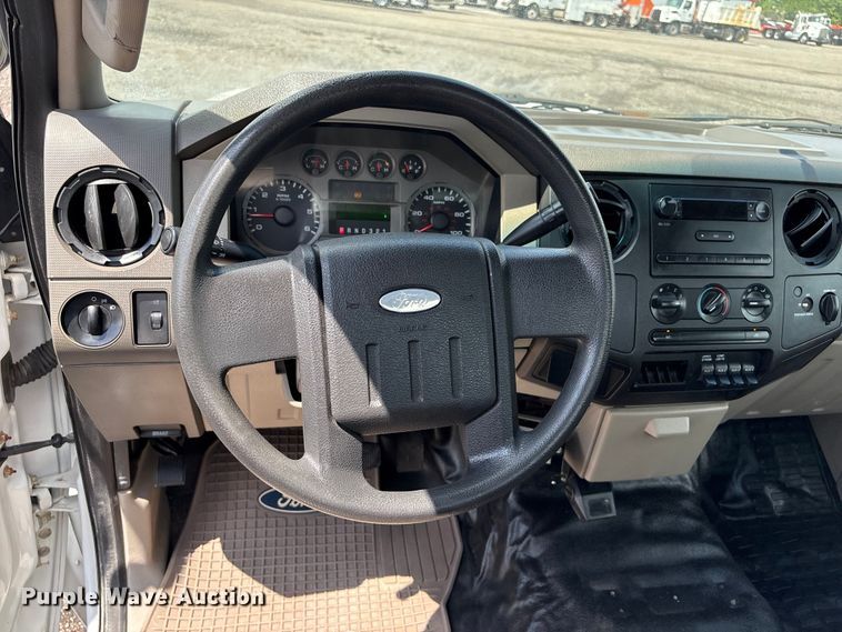 image for item EG8988 2008 Ford F350 Super Duty utility bed pickup truck