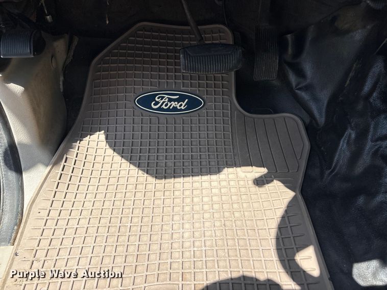 image for item EG8988 2008 Ford F350 Super Duty utility bed pickup truck