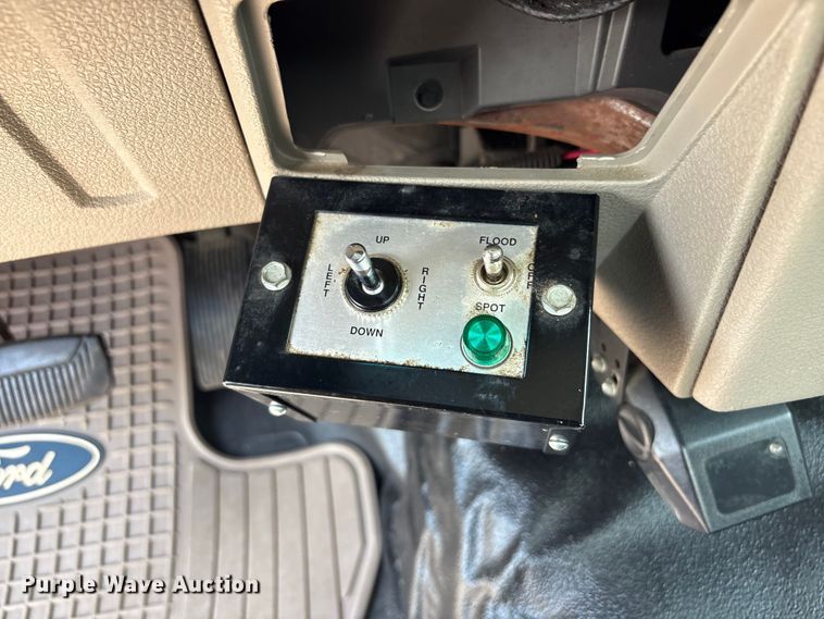 image for item EG8988 2008 Ford F350 Super Duty utility bed pickup truck