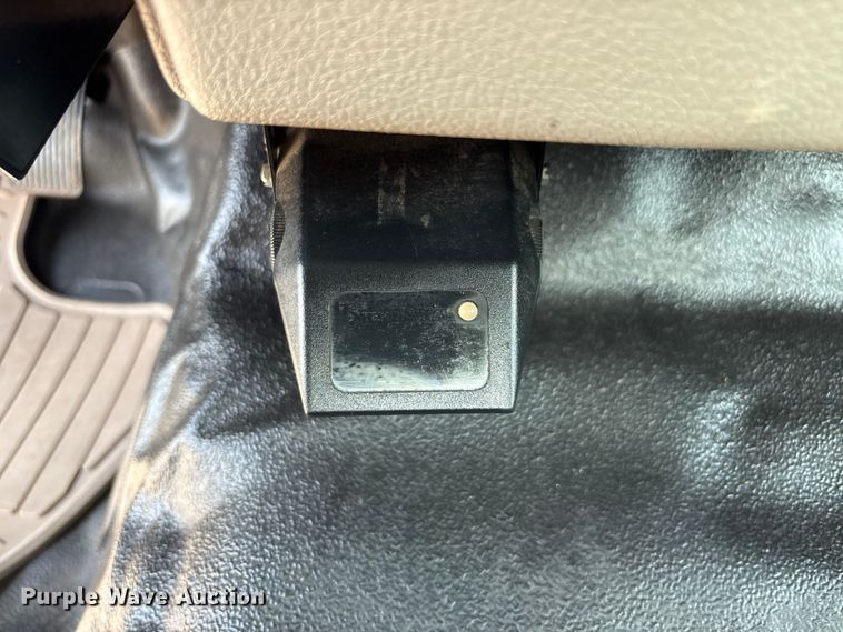 image for item EG8988 2008 Ford F350 Super Duty utility bed pickup truck