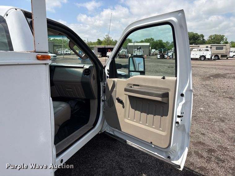 image for item EG8988 2008 Ford F350 Super Duty utility bed pickup truck