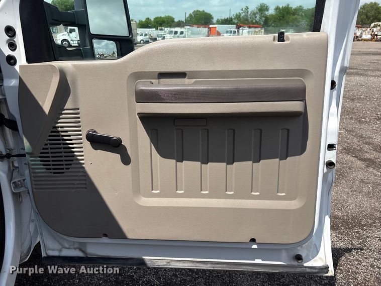 image for item EG8988 2008 Ford F350 Super Duty utility bed pickup truck