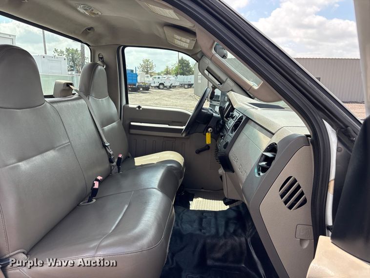 image for item EG8988 2008 Ford F350 Super Duty utility bed pickup truck