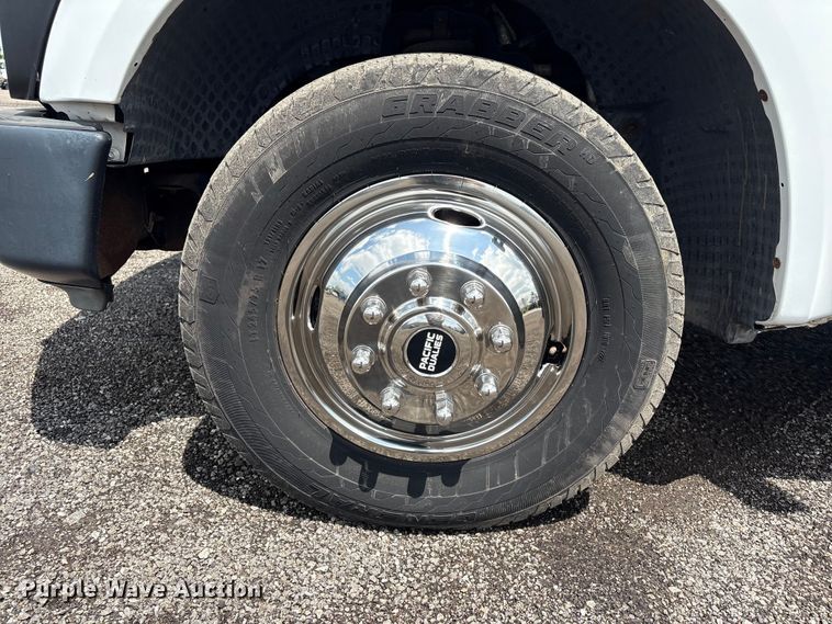image for item EG8988 2008 Ford F350 Super Duty utility bed pickup truck
