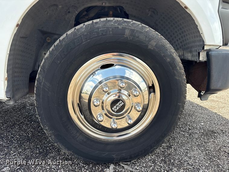 image for item EG8988 2008 Ford F350 Super Duty utility bed pickup truck