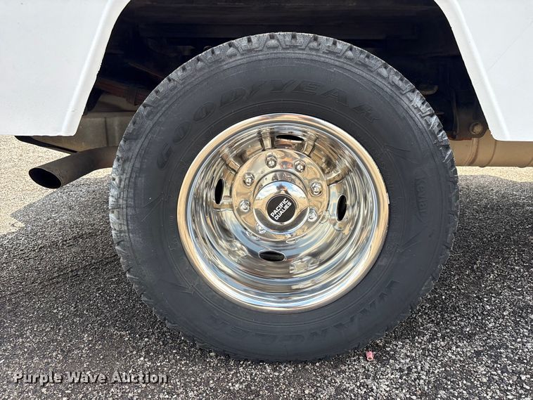 image for item EG8988 2008 Ford F350 Super Duty utility bed pickup truck