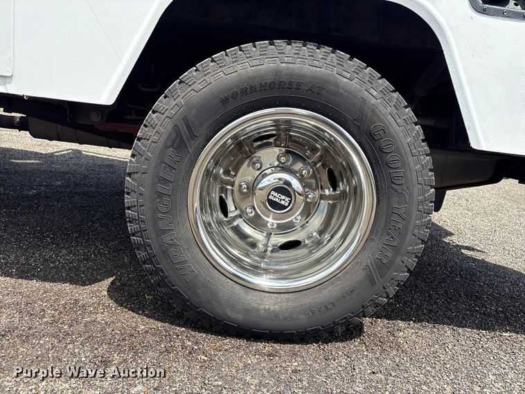 image for item EG8988 2008 Ford F350 Super Duty utility bed pickup truck
