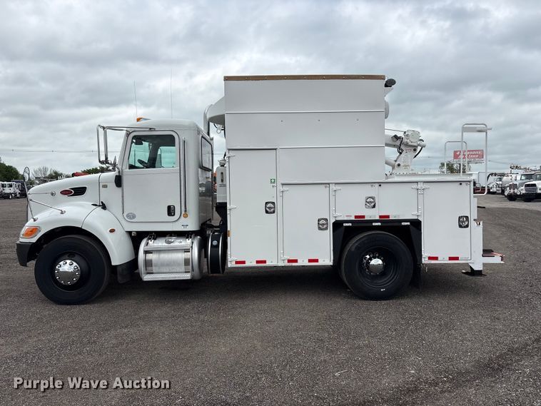 image for item EG9018 2014 Peterbilt 337 utility / service truck