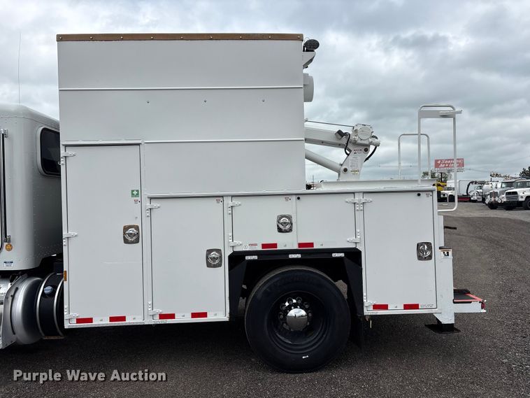 image for item EG9018 2014 Peterbilt 337 utility / service truck