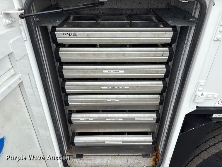 image for item EG9018 2014 Peterbilt 337 utility / service truck
