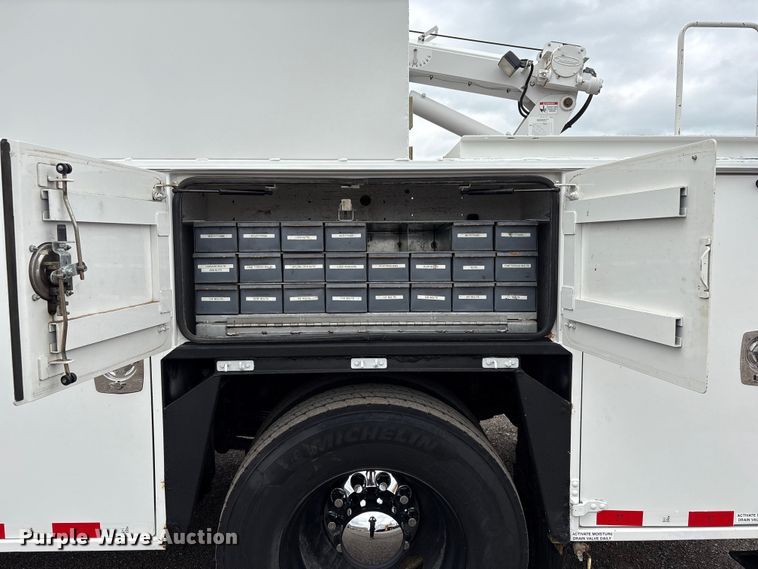 image for item EG9018 2014 Peterbilt 337 utility / service truck