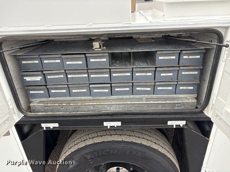 image for item EG9018 2014 Peterbilt 337 utility / service truck