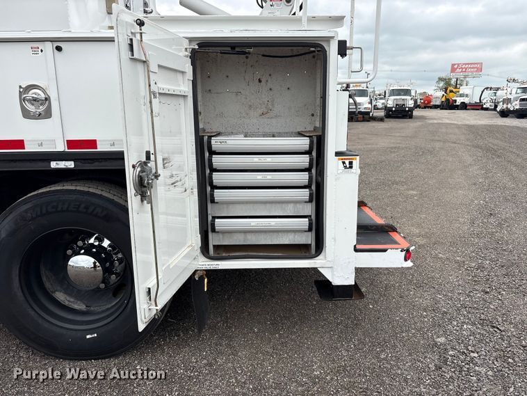 image for item EG9018 2014 Peterbilt 337 utility / service truck