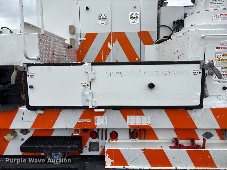 image for item EG9018 2014 Peterbilt 337 utility / service truck