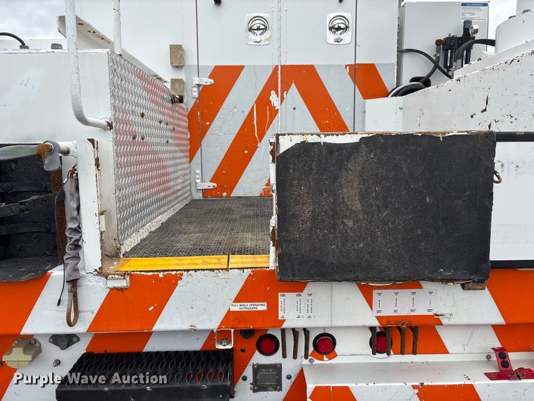 image for item EG9018 2014 Peterbilt 337 utility / service truck