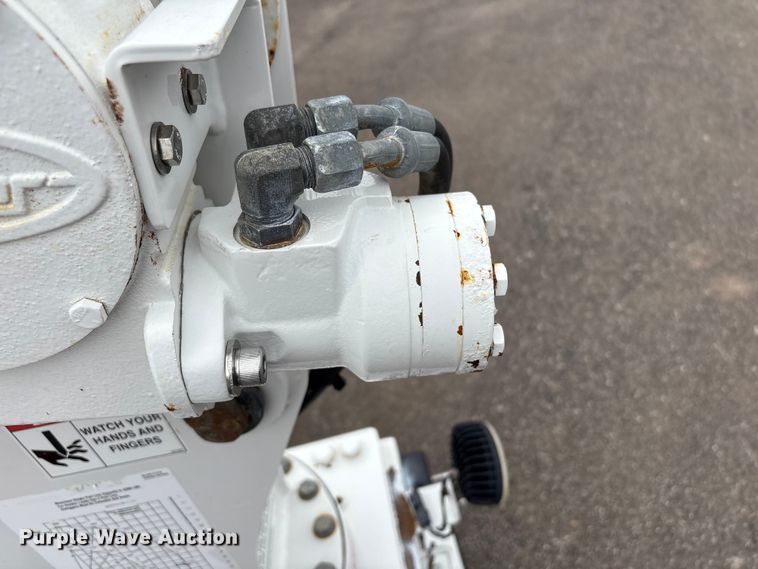 image for item EG9018 2014 Peterbilt 337 utility / service truck
