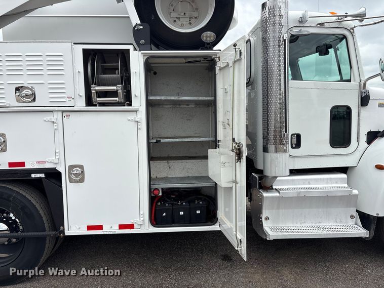 image for item EG9018 2014 Peterbilt 337 utility / service truck