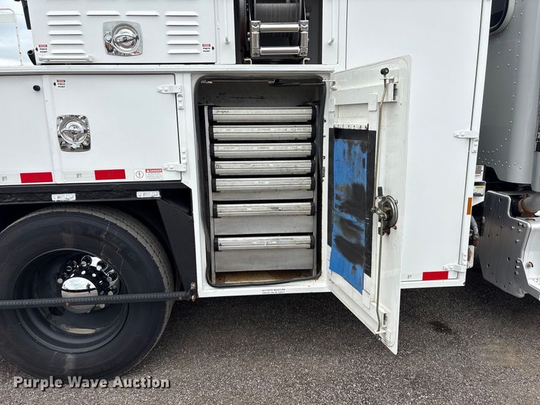image for item EG9018 2014 Peterbilt 337 utility / service truck
