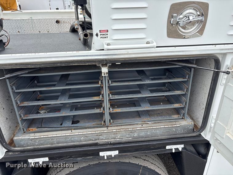 image for item EG9018 2014 Peterbilt 337 utility / service truck