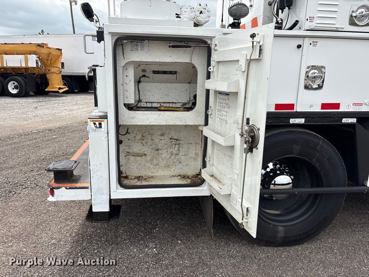 image for item EG9018 2014 Peterbilt 337 utility / service truck