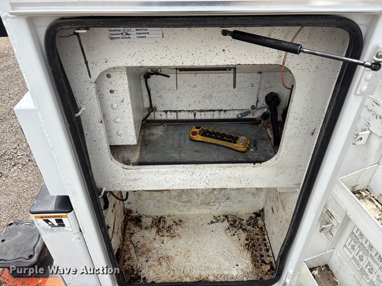 image for item EG9018 2014 Peterbilt 337 utility / service truck