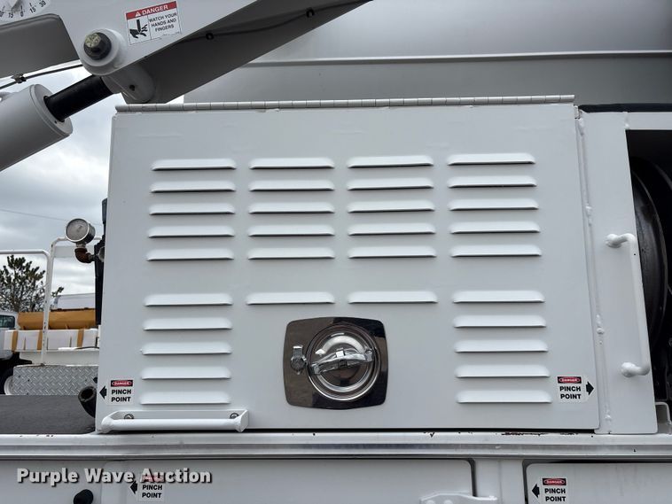 image for item EG9018 2014 Peterbilt 337 utility / service truck