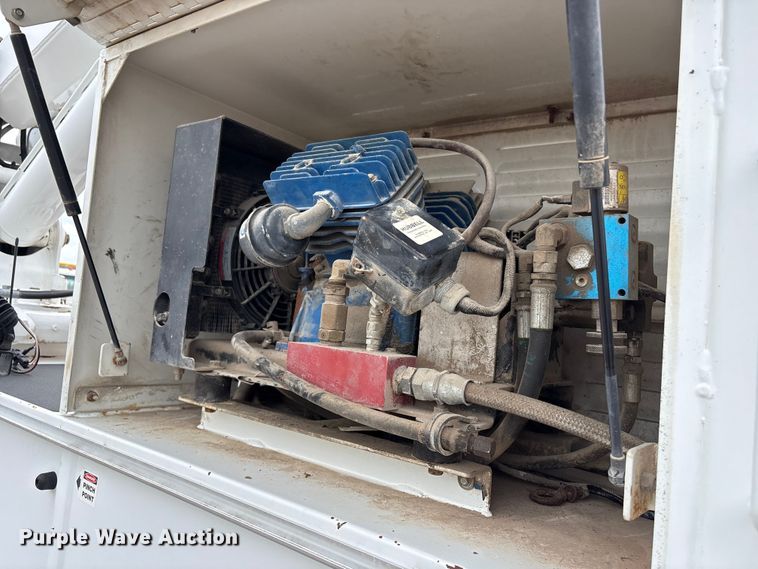image for item EG9018 2014 Peterbilt 337 utility / service truck