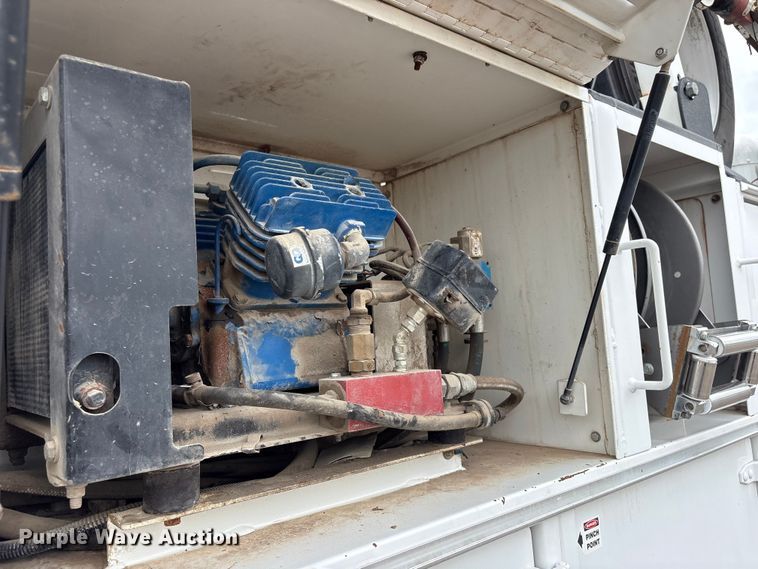 image for item EG9018 2014 Peterbilt 337 utility / service truck