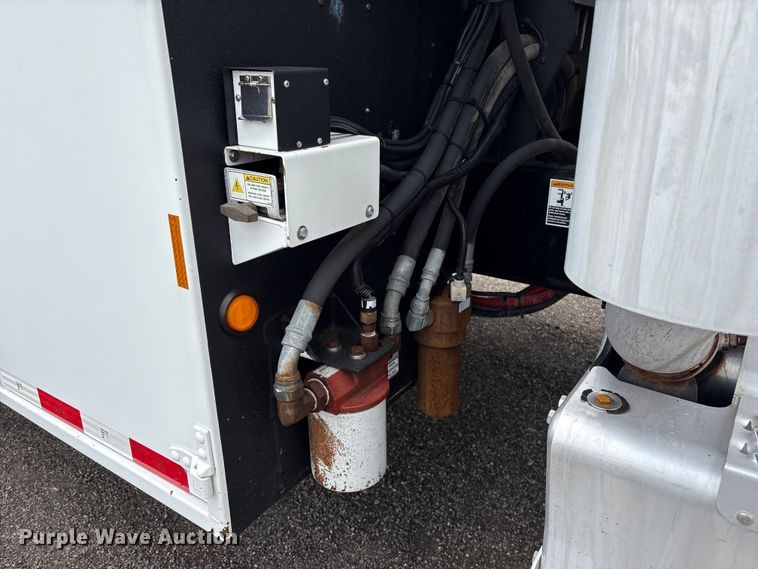 image for item EG9018 2014 Peterbilt 337 utility / service truck