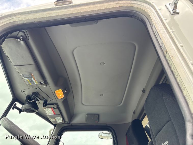 image for item EG9018 2014 Peterbilt 337 utility / service truck