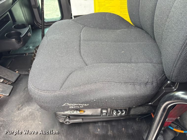 image for item EG9018 2014 Peterbilt 337 utility / service truck