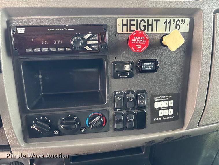 image for item EG9018 2014 Peterbilt 337 utility / service truck