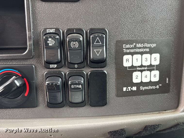 image for item EG9018 2014 Peterbilt 337 utility / service truck
