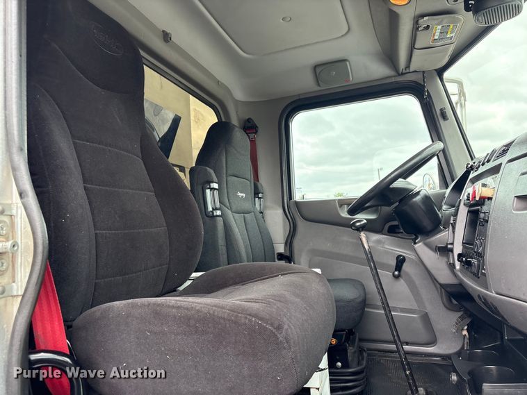 image for item EG9018 2014 Peterbilt 337 utility / service truck