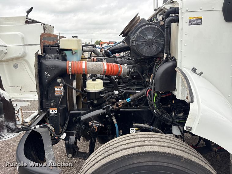 image for item EG9018 2014 Peterbilt 337 utility / service truck
