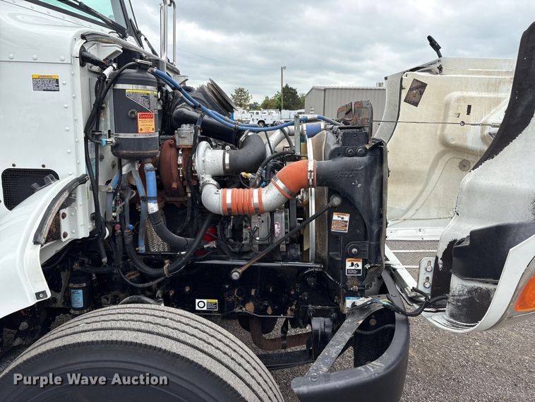 image for item EG9018 2014 Peterbilt 337 utility / service truck