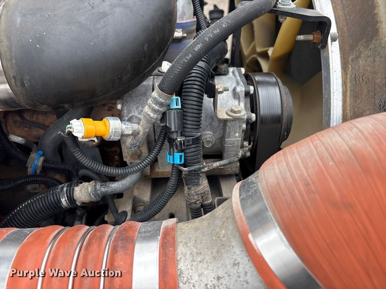 image for item EG9018 2014 Peterbilt 337 utility / service truck