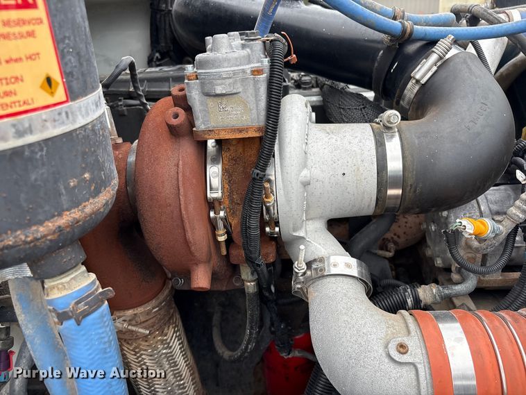 image for item EG9018 2014 Peterbilt 337 utility / service truck